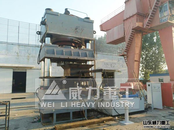 3000噸四柱油壓機生產(chǎn)廠家車間實景