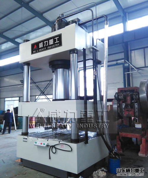 500噸四柱油壓機(jī)生產(chǎn)廠家試機(jī)